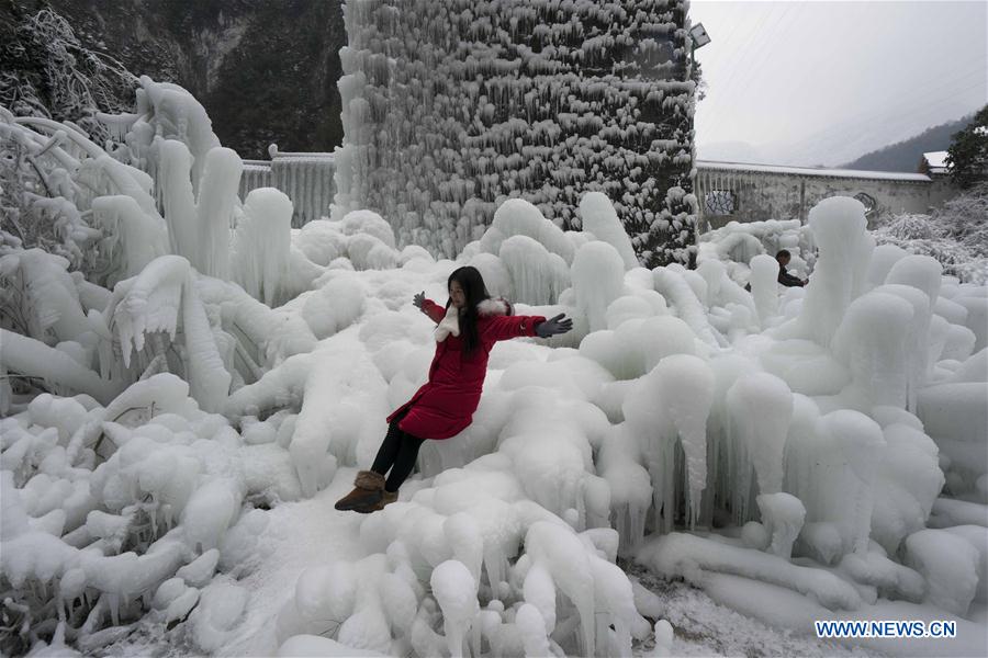 CHINA-HUBEI-NATIONAL HIGHWAY-ICICLES (CN)