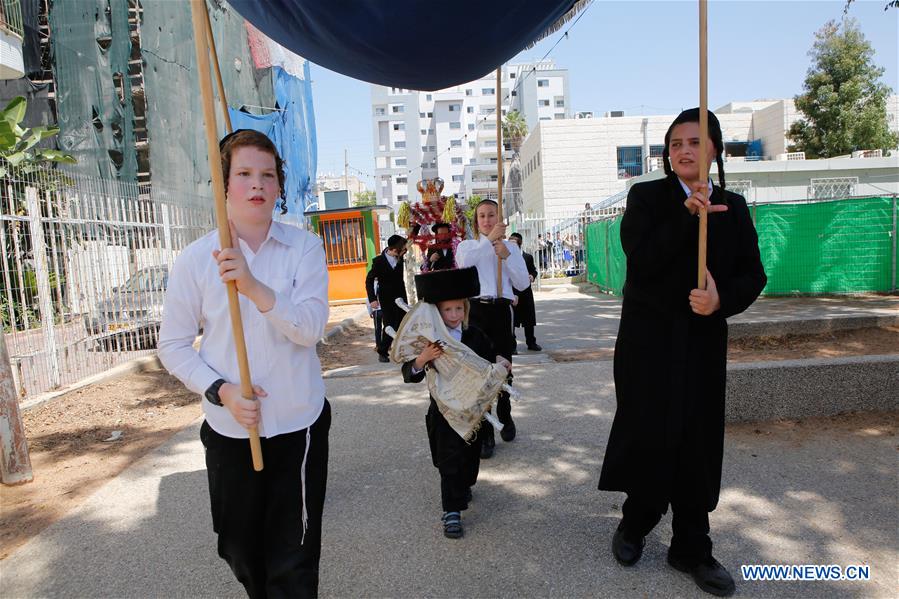 ISRAEL-REHOVOT-ULTRA ORTHOCOX JEW-SHAVUOT