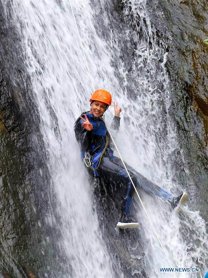 (SP)NEPAL-DHADING-CANYONING