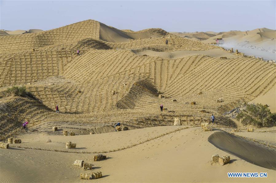 CHINA-XINJIANG-TAKLIMAKAN-DESERT ROAD-UNDER CONSTRUCTION (CN)