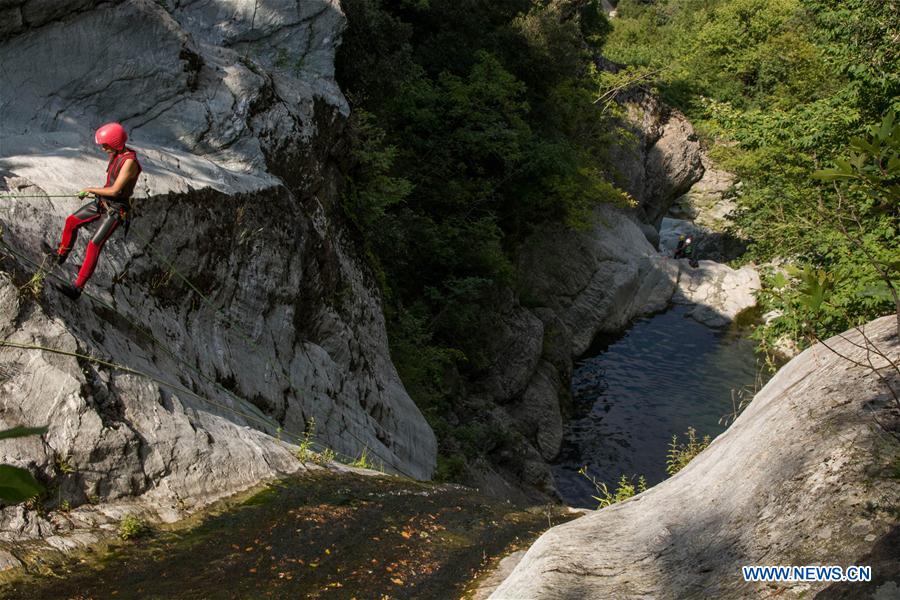 (SP)GREECE-LARISSA-WATERFALL RAPPELLING