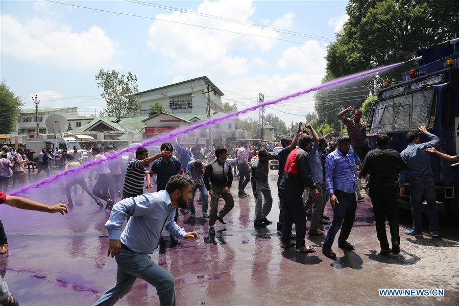 KASHMIR-SRINAGAR-PROTESTERS