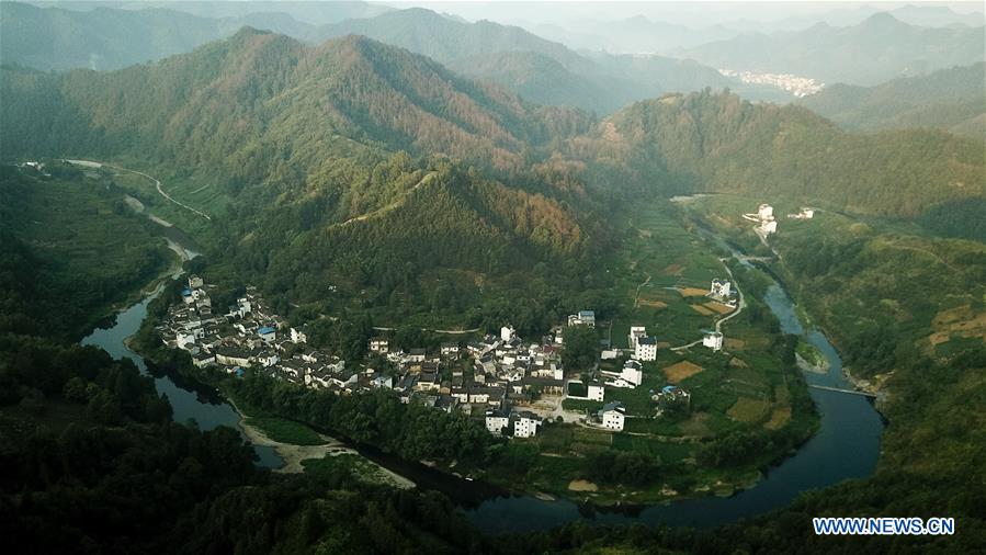 CHINA-ANHUI-VILLAGE-DAWN-SCENERY (CN)