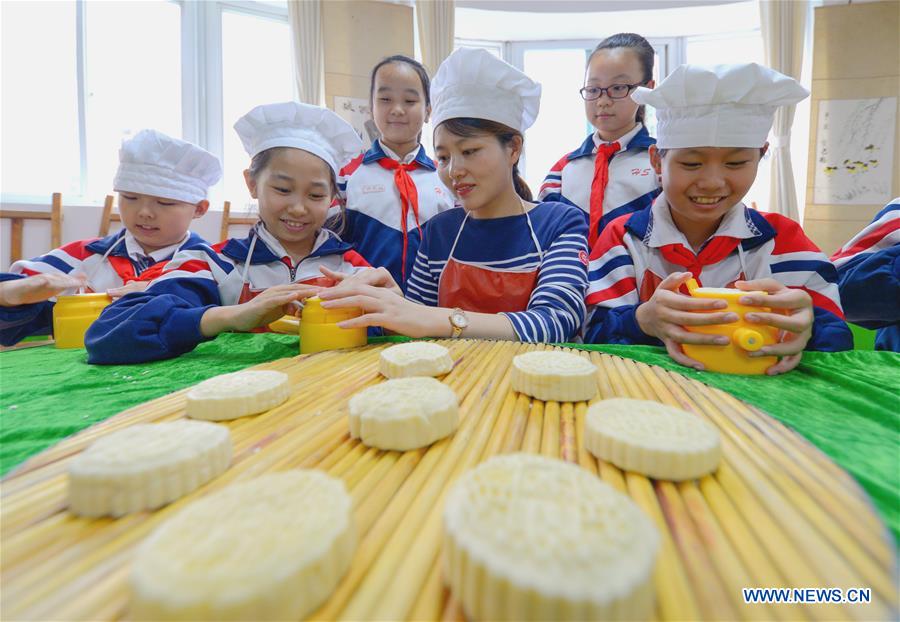 CHINA-MID-AUTUMN FESTIVAL-MOONCAKE (CN)