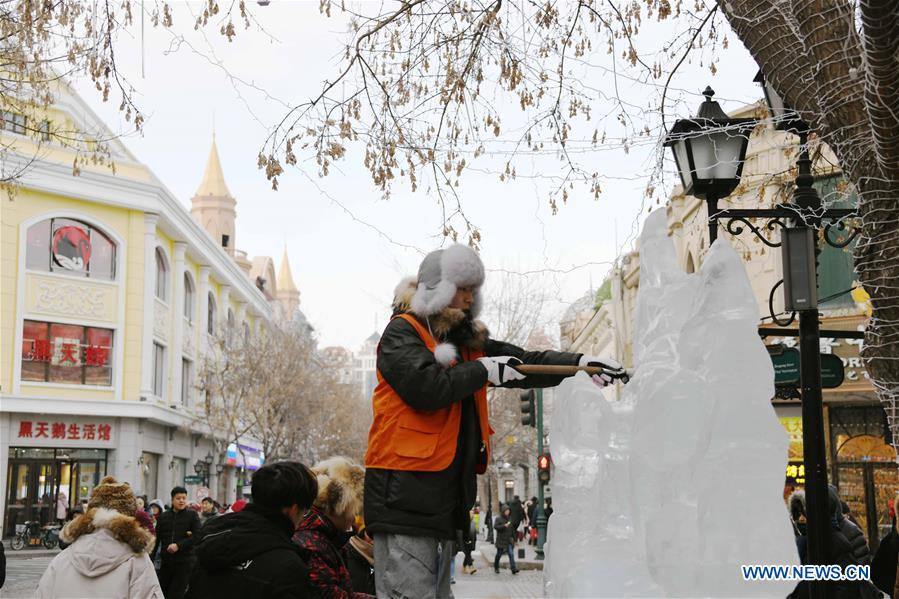 CHINA-HARBIN-NEW YEAR HOLIDAY-ICE SCULPTURE (CN)