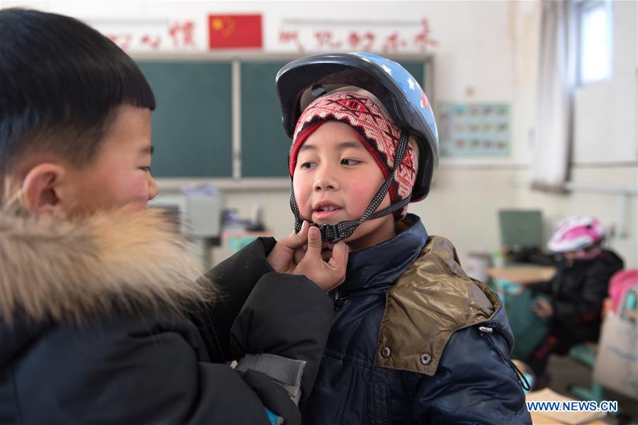 (SP)CHINA-BEIJING-YANQING-PRIMARY SCHOOL STUDENTS-SKATING(CN)