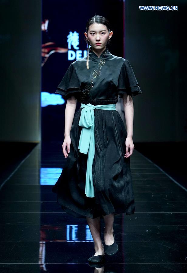 CHINA-BEIJING-FASHION WEEK (CN)