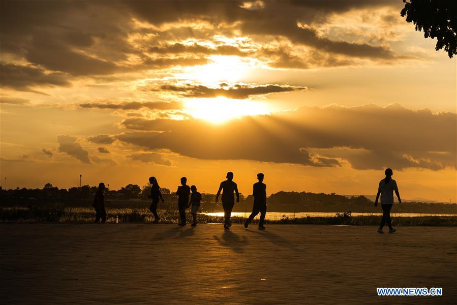 LAOS-VIENTIANE-DAILY LIFE