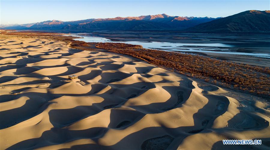 (InTibet)CHINA-TIBET-YARLUNG ZANGBO RIVER-WINTER SCENERY (CN)