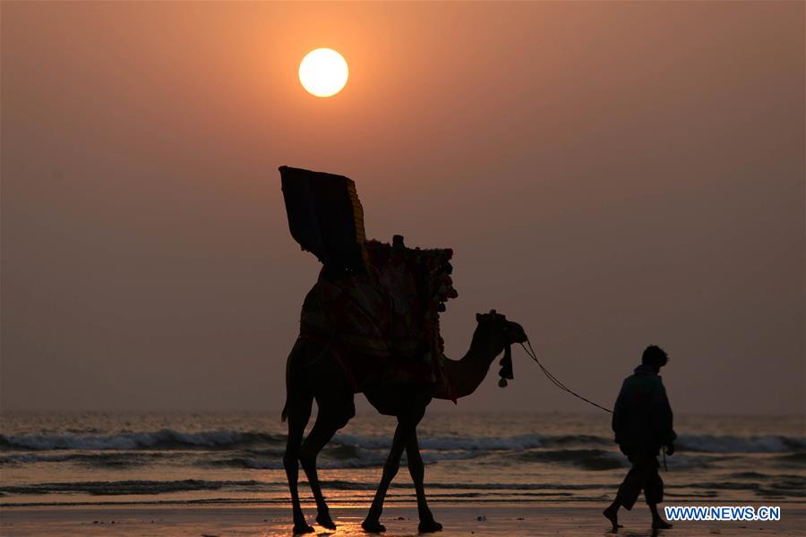 PAKISTAN-KARACHI-SUNSET