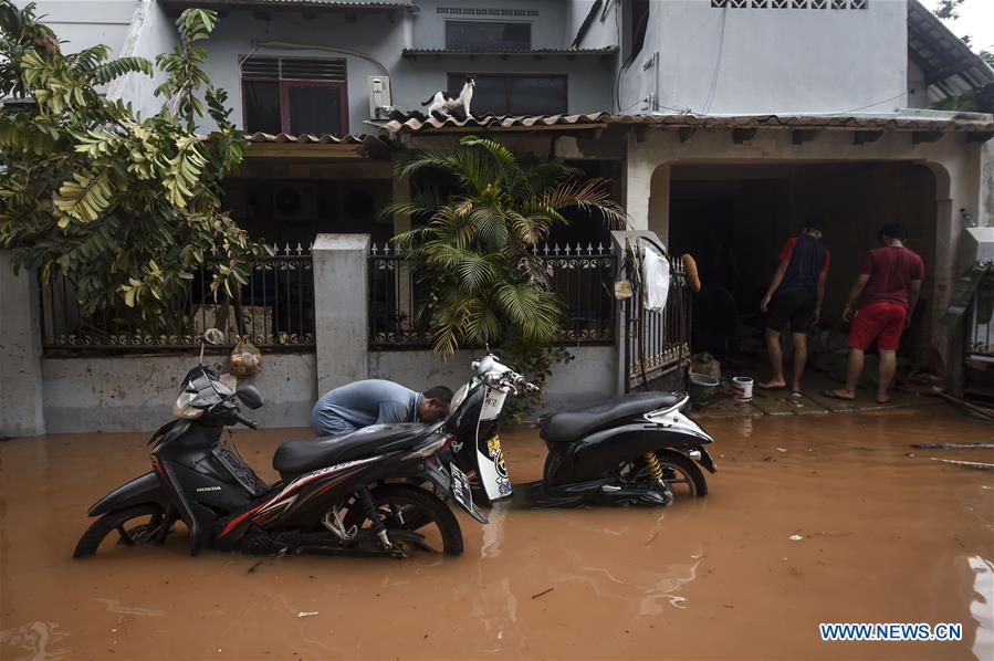 INDONESIA-JAKARTA-FLOOD-AFTERMATH-CLEANING