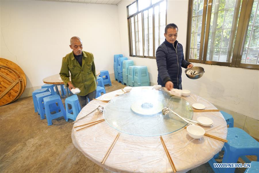 CHINA-CHONGQING-YANGTZE RIVER-FISHING BAN-FISHERMAN (CN)