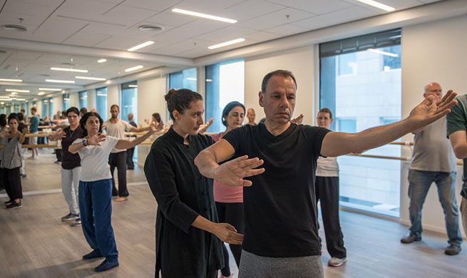 Israelis learn Tai Chi at Chinese Cultural Center in Tel Aviv