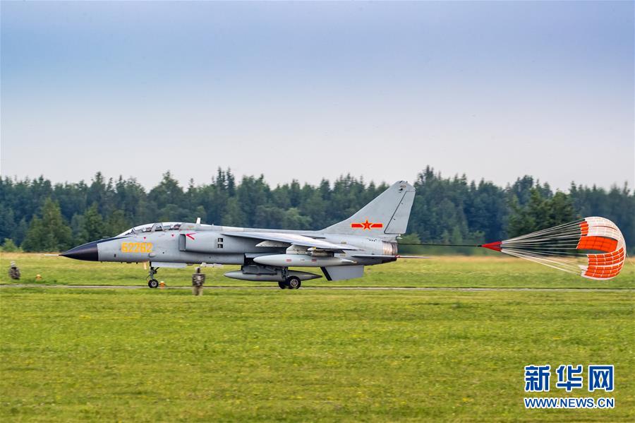 （國際·圖文互動）（2）中國空軍參加“國際軍事比賽-2018”的五型戰機和空降兵分隊抵達俄羅斯