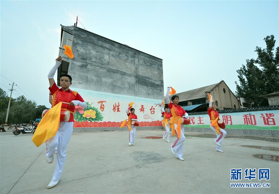 （在習(xí)近平新時代中國特色社會主義思想指引下——新時代新作為新篇章·總書記關(guān)心的百姓身邊事·圖文互動）（4）讓鄉(xiāng)村社會既充滿活力又和諧有序——中國鄉(xiāng)村治理呈現(xiàn)新局面