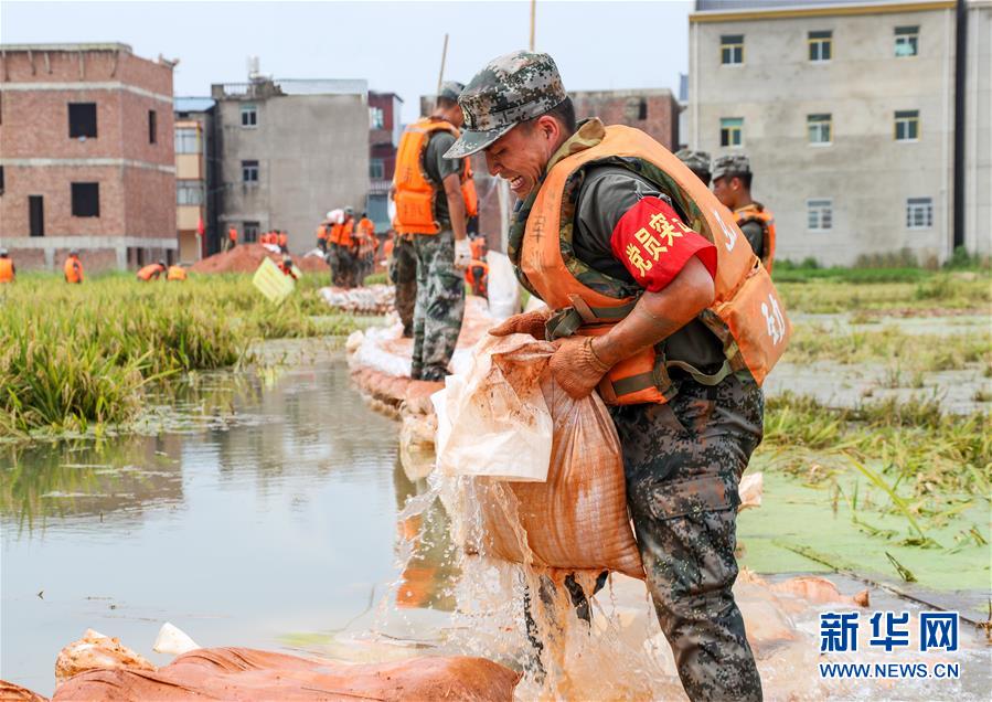 （防汛抗洪·圖文互動）（2）解放軍和武警抗洪搶險部隊各級黨組織充分發揮戰斗堡壘作用