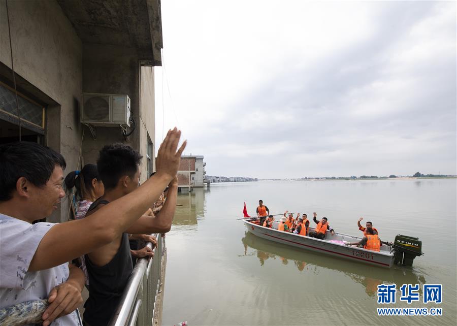 （防汛抗洪·圖文互動）（2）穿梭“孤島”的火箭軍醫療隊