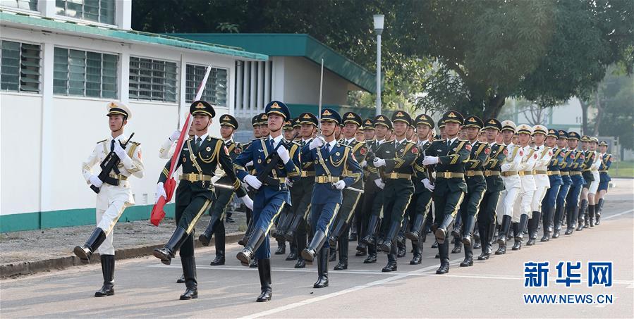 （圖文互動）（5）“我和我的祖國，一刻也不能分割”——解放軍駐香港部隊與市民共同慶祝國慶70周年見聞