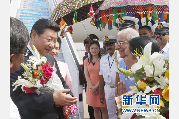 9月17日，國(guó)家主席習(xí)近平抵達(dá)古吉拉特邦艾哈邁達(dá)巴德市，開(kāi)始對(duì)印度進(jìn)行國(guó)事訪問(wèn)。 新華社記者 鞠鵬 攝