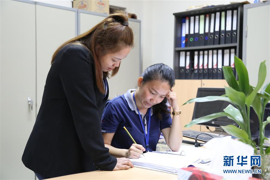 （國際·圖文互動）（1）通訊：“信守承諾，一諾千金”——一個老撾女孩在中國企業的十年成長史